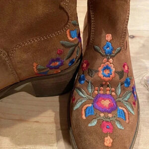Aldos Embroidered Floral Colorful Booties Western/Boho Chic/bohemian Size 7